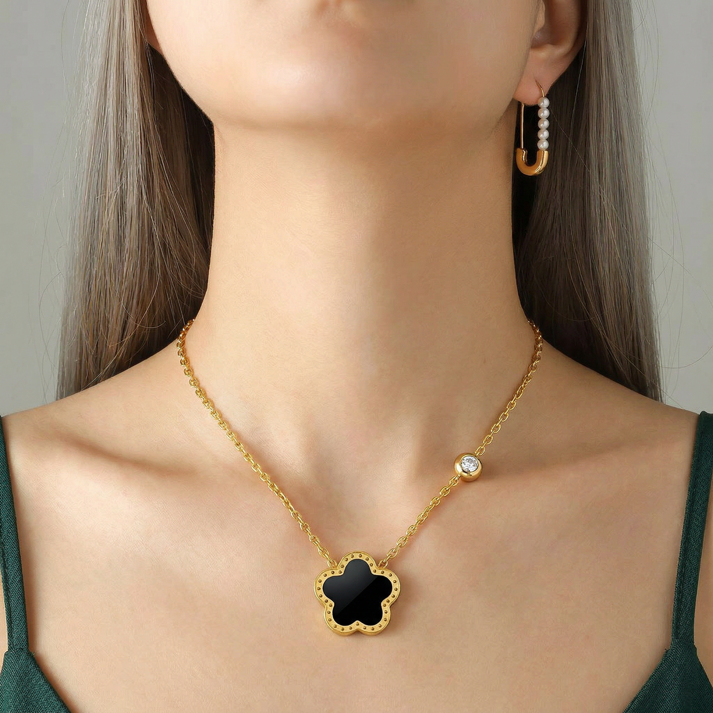 Colier Black & White Clover